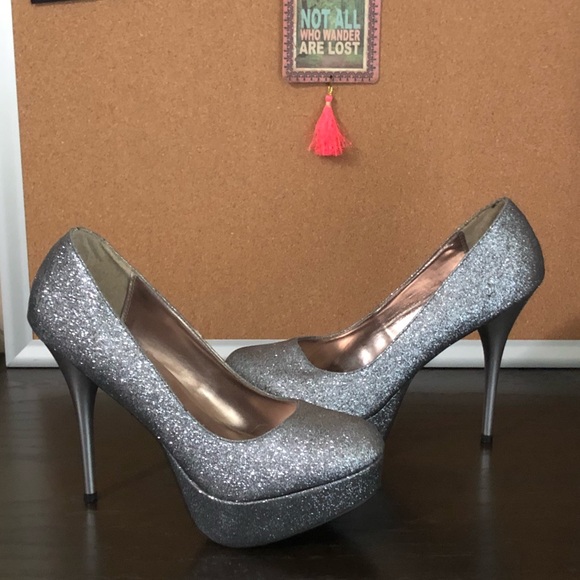 Eva & Zoe Shoes - Eva & Zoe Silver Glitter Heels - Size 10